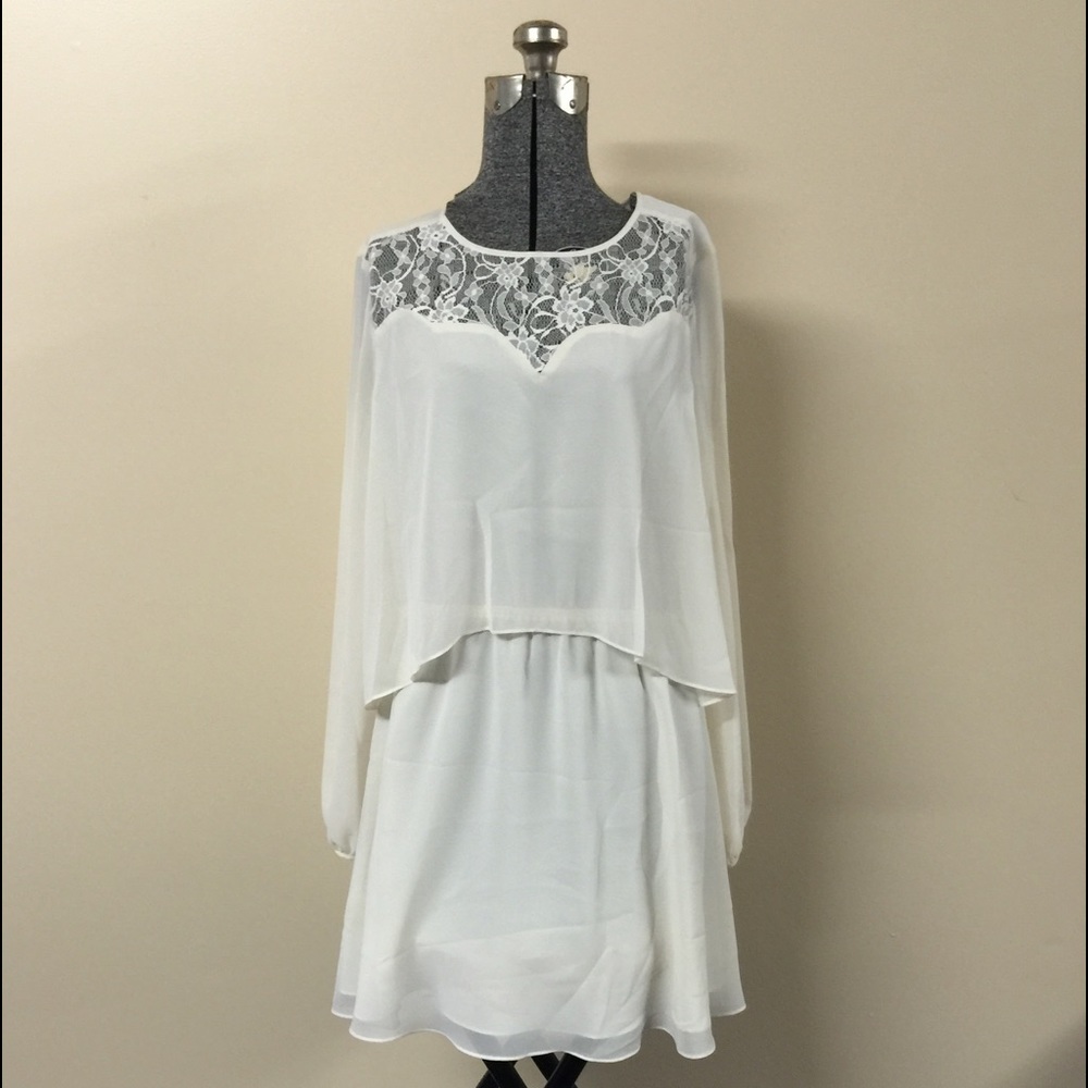 🎉HP🎉New Large BCBG White Dress Lace Top Longsleeves